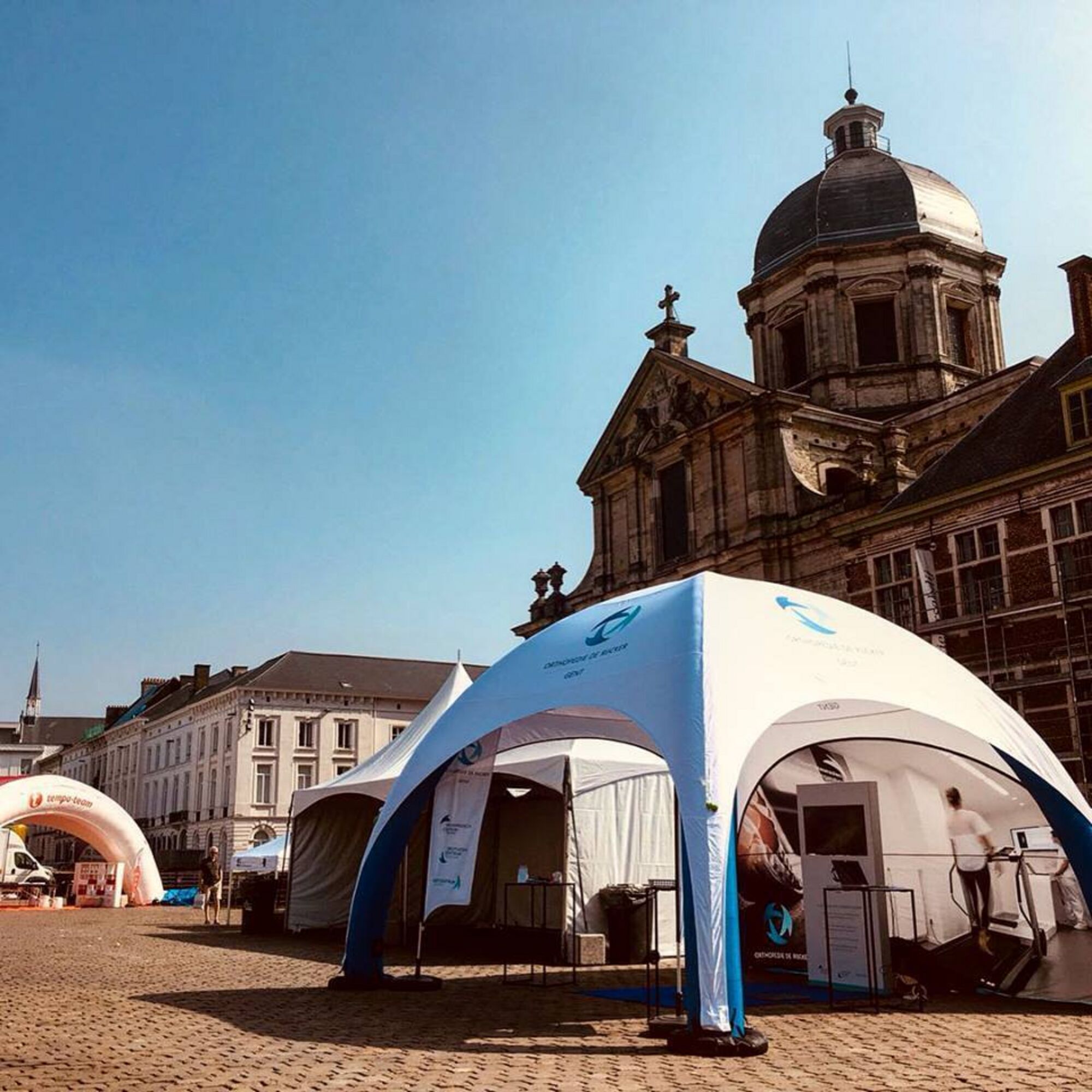 Inflatable tent Globe - 6x6m - Black frame - Print roof