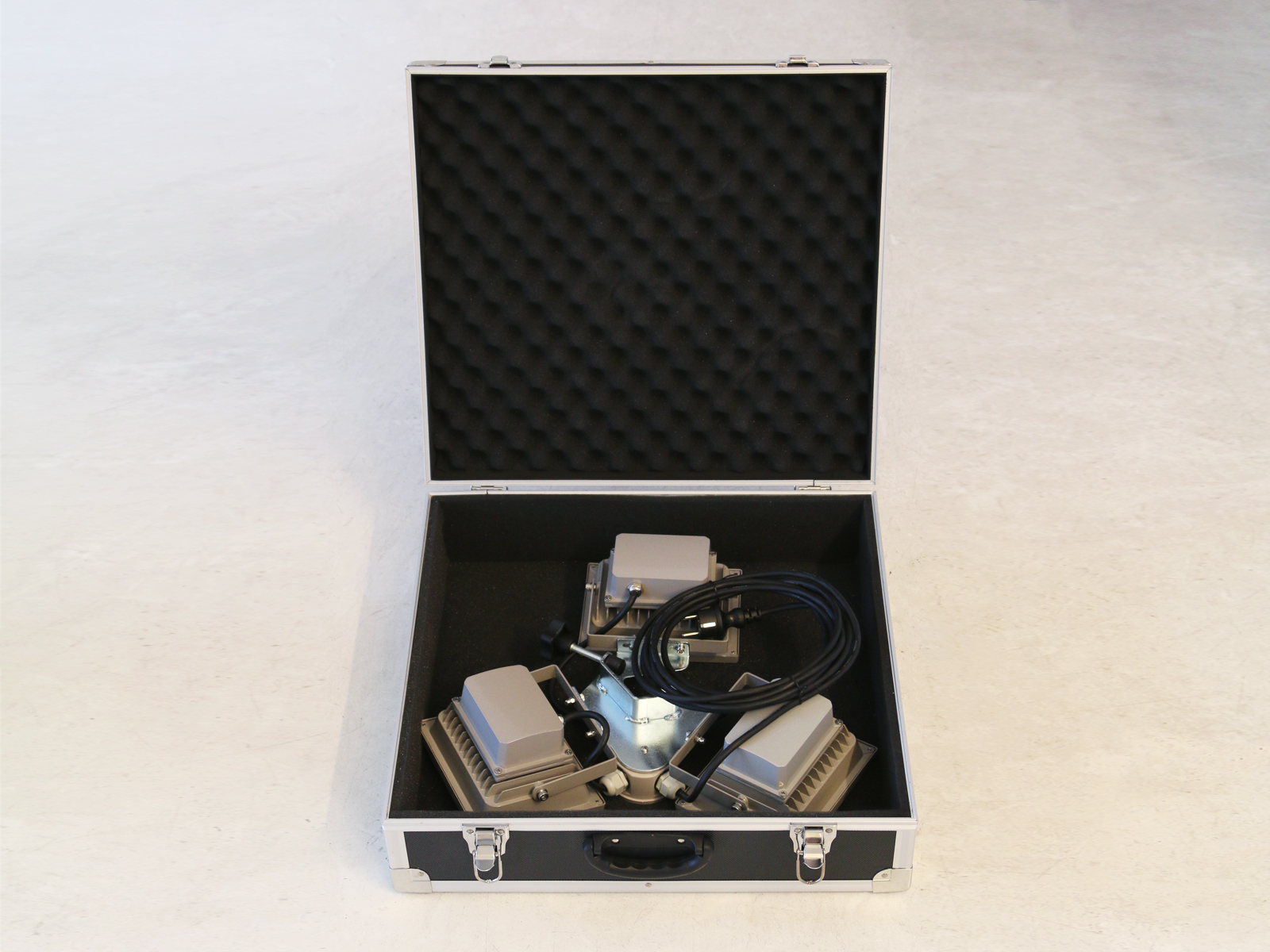 Flightcase light- and heating set and 3-LED lightset 20W