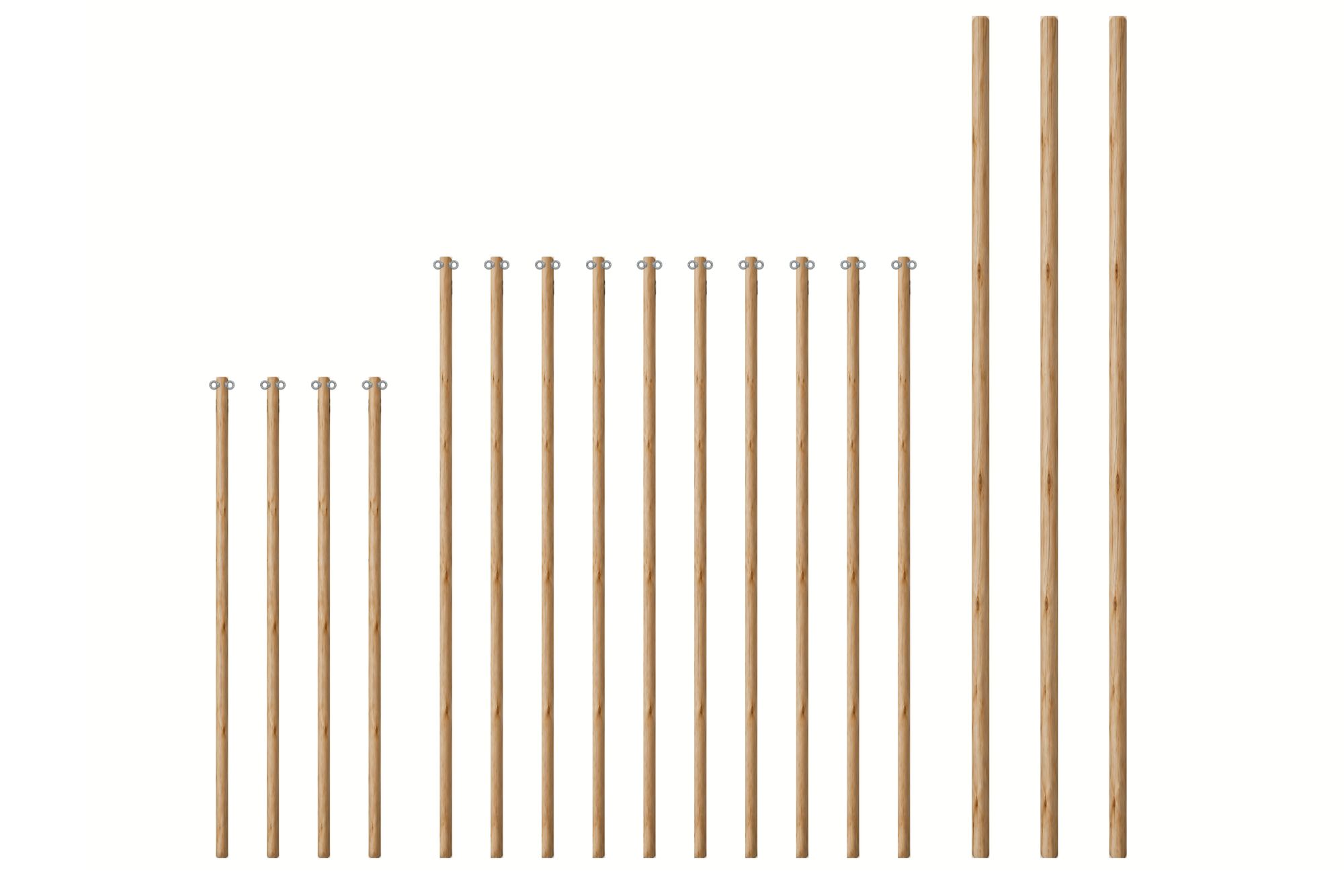 Set houten palen in drie groepen: korte en middelgrote palen met twee oogmoeren bovenaan, en drie hoge palen zonder oogmoeren