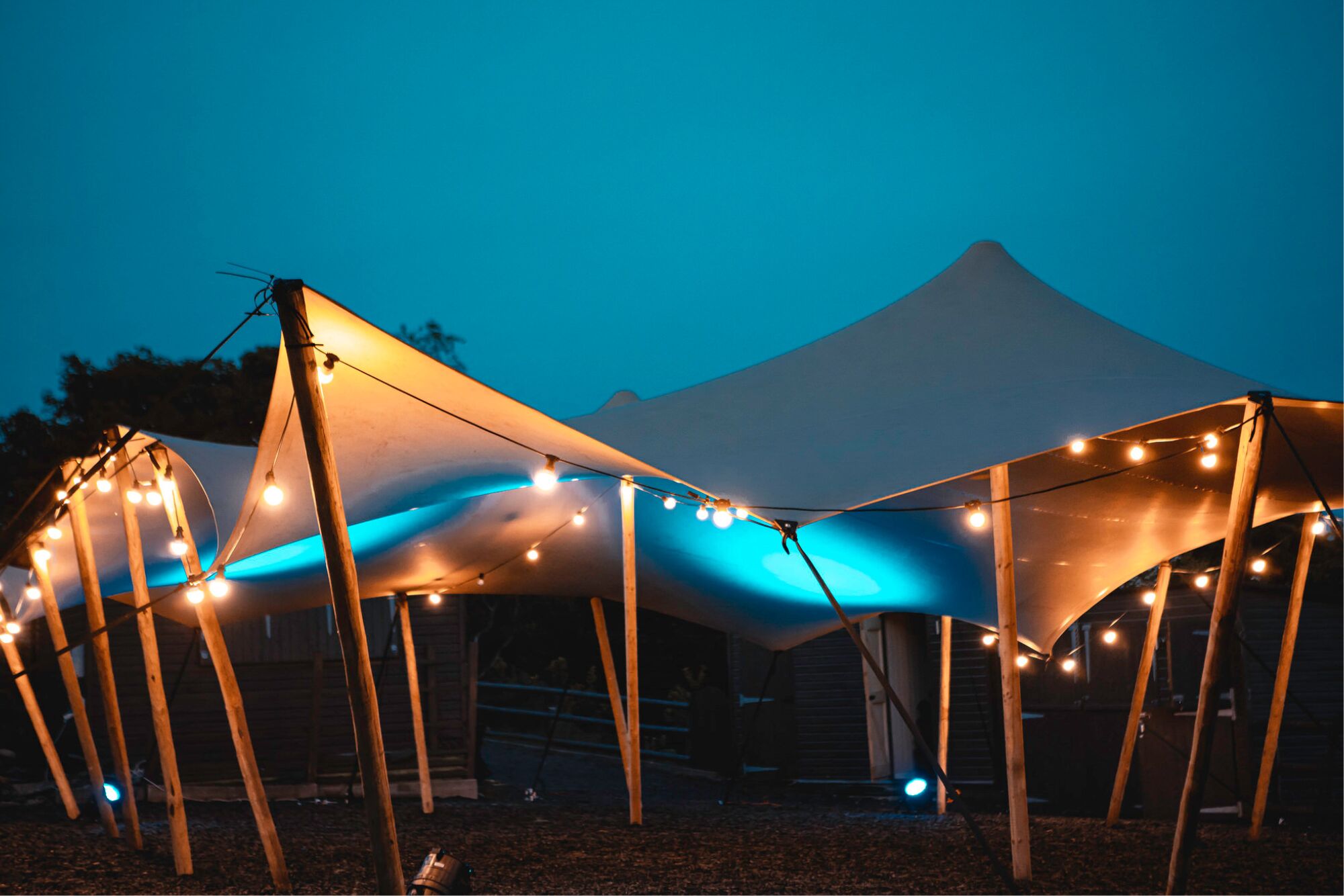 Triflexx voile tente stretch (560 g/m²) avec pinces - 10 x 15 m Sand (out)/Cream (in)