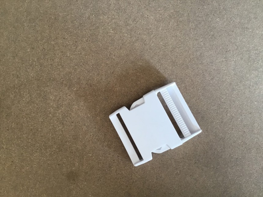 Plastic belt clip pagoda